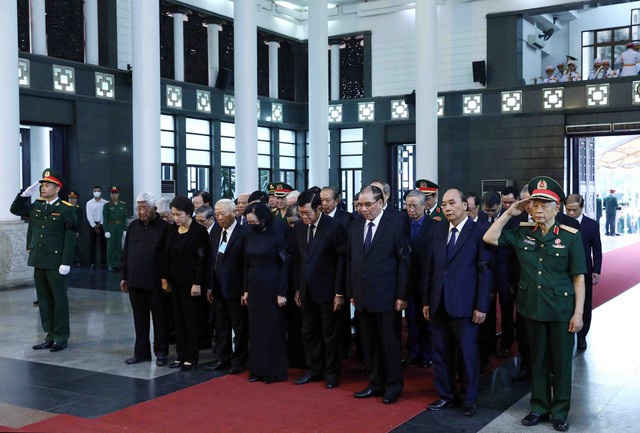 State-level funeral for former Deputy Prime Minister Vu Khoan held - Ảnh 2.