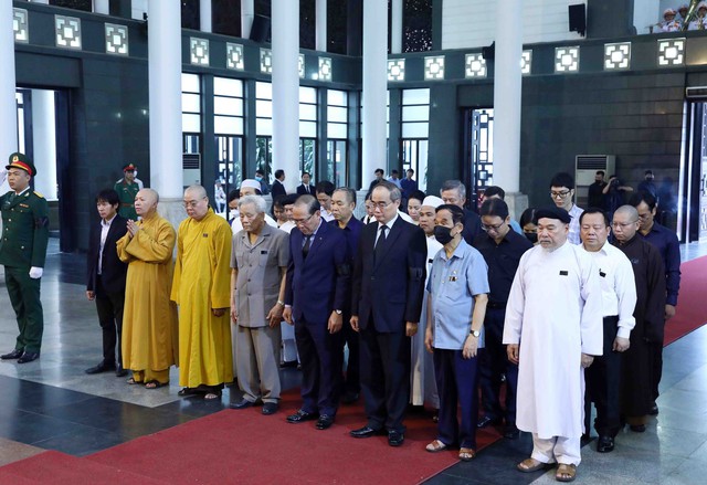 State-level funeral for former Deputy Prime Minister Vu Khoan held - Ảnh 7.