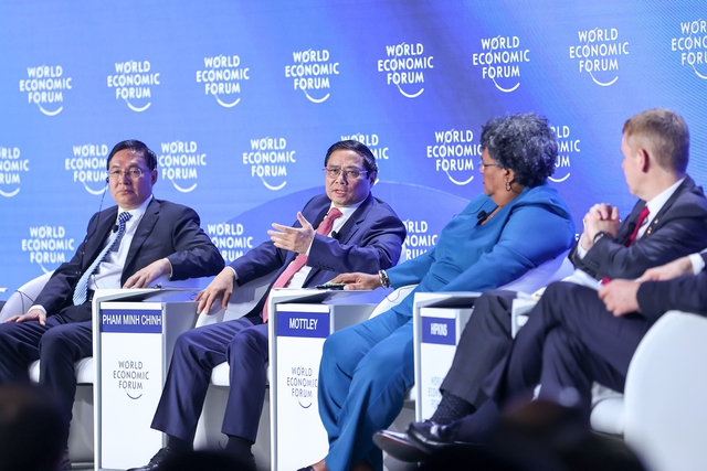 Prime Minister presents ways to navigate global economic headwinds at WEF  - Ảnh 1.