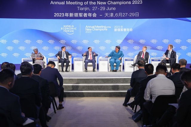 Prime Minister presents ways to navigate global economic headwinds at WEF  - Ảnh 3.