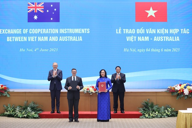 Vietnamese, Australian PMs witness exchange of cooperation instruments - Ảnh 2.