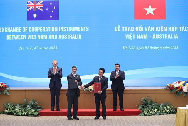 Vietnamese, Australian PMs witness exchange of cooperation instruments - Ảnh 3.