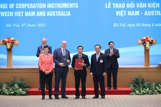 Vietnamese, Australian PMs witness exchange of cooperation instruments - Ảnh 4.