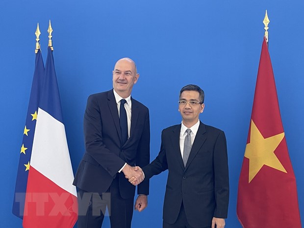 Viet Nam, France sign cooperation agreement on capacity building for green financial policy - Ảnh 3.