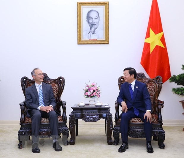 DPM Tran Hong Ha receives Australian professor in energy and climate change - Ảnh 1.