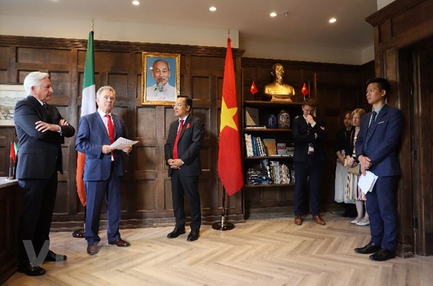 Honorary Consulate Office of Viet Nam in Dublin inaugurated - Ảnh 1.