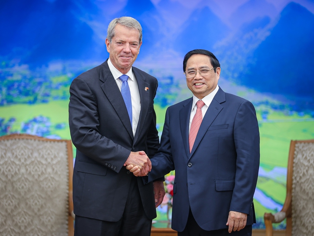 Prime Minister receives Governor of U.S. state of Nebraska - Ảnh 1.