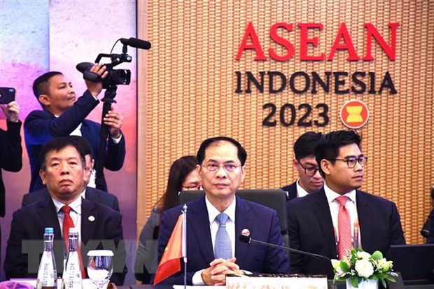 Foreign Minister attends meetings between ASEAN and partners - Ảnh 3.