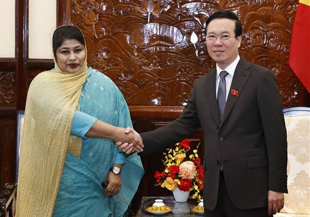 President Vo Van Thuong receives Bangladeshi Ambassador Samina Naz - Ảnh 1. President Vo Van Thuong receives Bangladeshi Ambassador Samina Naz - Ảnh 1.