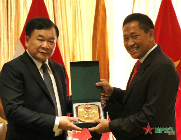 Viet Nam, Indonesia vow to strengthen defence cooperation - Ảnh 1.