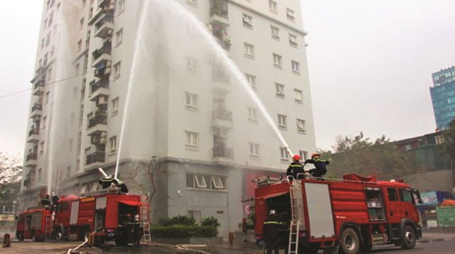 Apartment blocks nationwide subjected to fire safety inspection  - Ảnh 1.