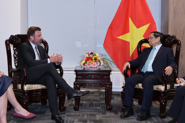 PM urges Apple, Boeing, Google to expand investment in Viet Nam  - Ảnh 1.