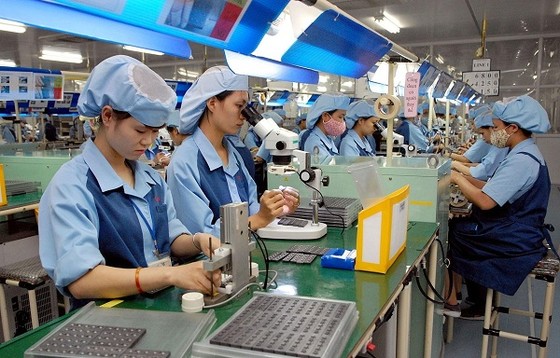 Viet Nam absorbs over US$ 20 billion in FDI in first nine months - Ảnh 1.