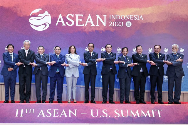 Prime Minister addresses ASEAN-U.S. Summit, meets U.S. Vice President  - Ảnh 1.