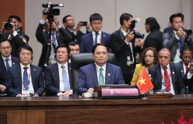 Prime Minister attends 26th ASEAN – China Summit - Ảnh 1.