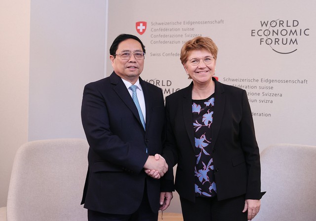 Prime Minister meets Swiss President, Cambodian counterpart in Davos - Ảnh 1.