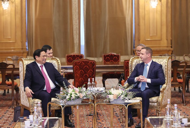 Prime Minister meets top Romanian legislators in Bucharest- Ảnh 2.