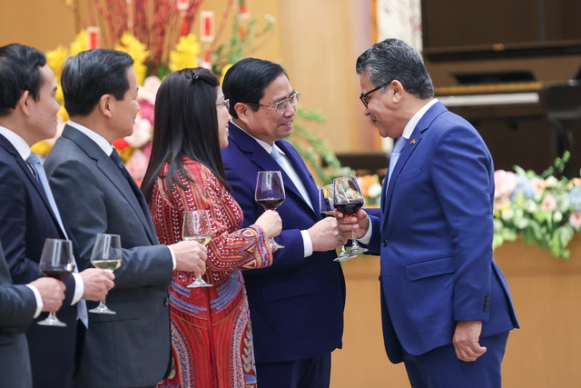 Prime Minister hosts Tet banquet in honor of diplomatic corps- Ảnh 1.