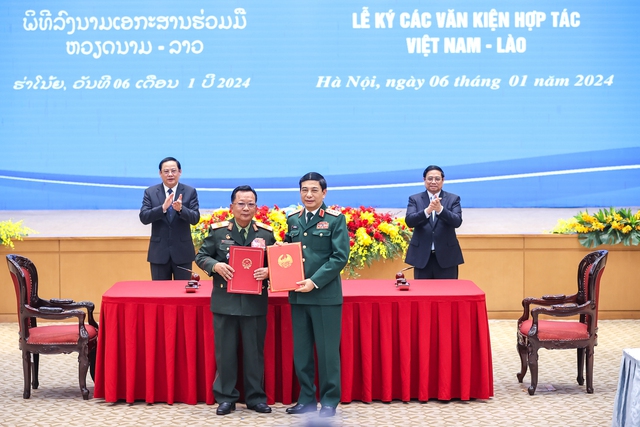 Viet Nam, Laos sign cooperation agreements- Ảnh 1.
