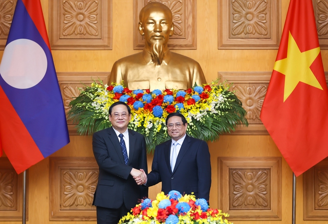 Vietnamese, Lao Prime Ministers hold talks - Ảnh 1.