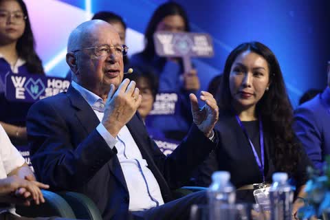 Viet Nam potential to become US$2 trillion economy by 2050, says WEF Founder- Ảnh 1.