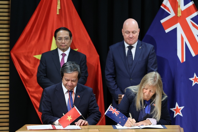Viet Nam, New Zealand sign cooperation agreements- Ảnh 1.