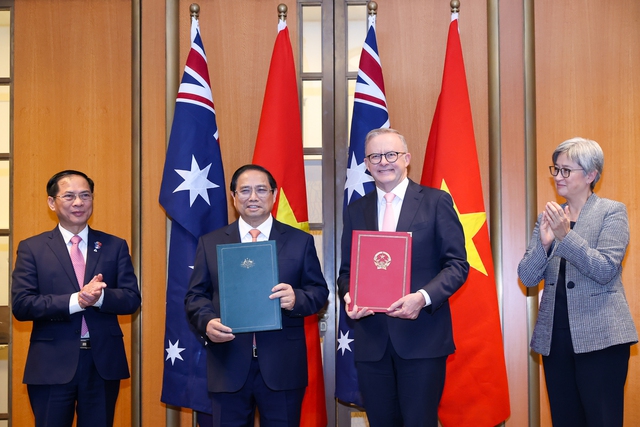 Viet Nam, Australia exchange 12 crucial cooperation agreements - Ảnh 1.