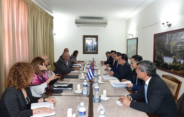 Vietnamese, Cuban Deputy PMs hold talks - Ảnh 1.