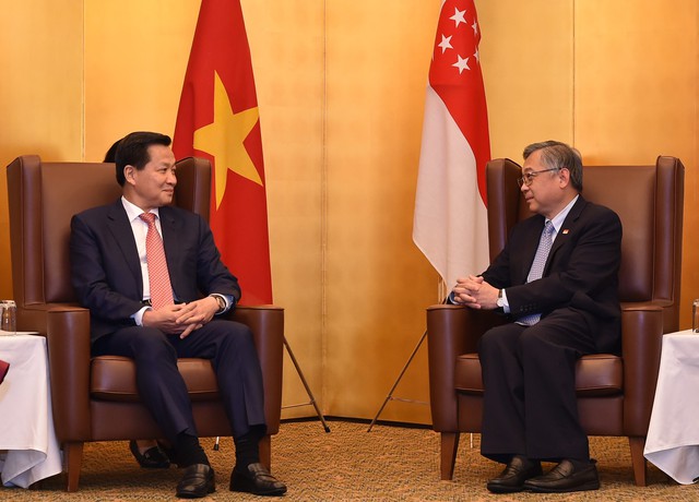 Deputy PM meets Cambodian, Singaporean counterparts in Tokyo- Ảnh 2.
