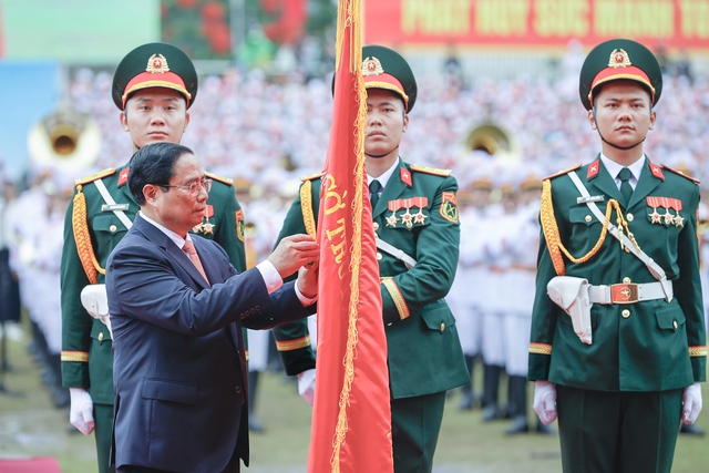 Photos: Grand military parade for Dien Bien Phu Victory celebration- Ảnh 2.