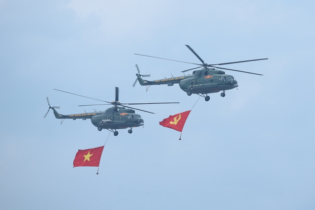Photos: Grand military parade for Dien Bien Phu Victory celebration- Ảnh 3.