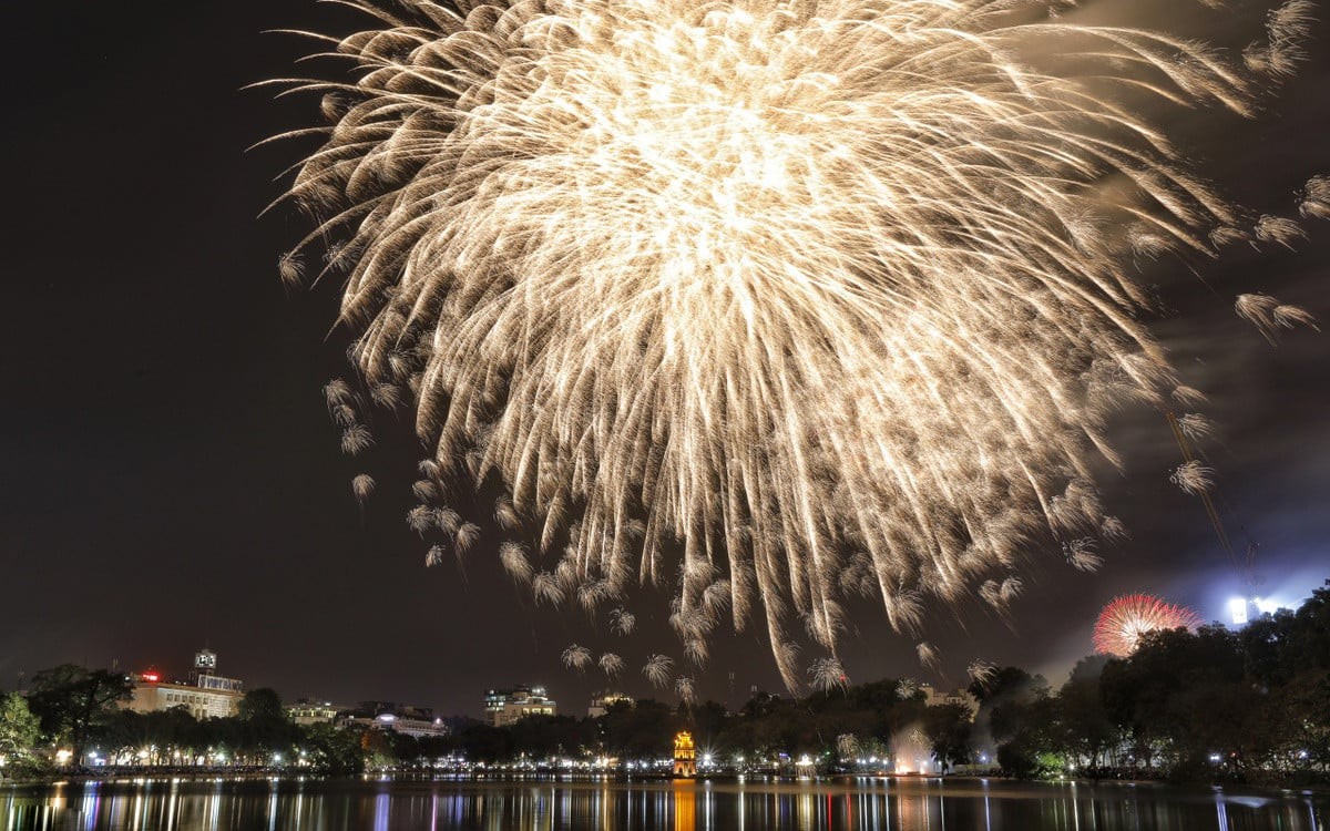 Ha Noi to launch fireworks to commemorate 70th Liberation Day