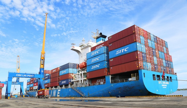 Vietnamese trade turnover to Singapore surges in first 7 months- Ảnh 1.