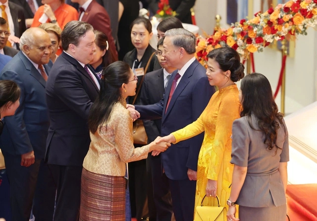 Top Vietnamese leader hosts National Day celebration- Ảnh 2.