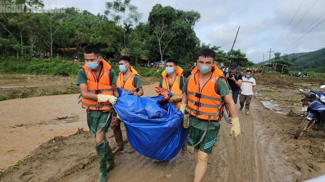 Typhoon Yagi leaves 330 dead and missing in Viet Nam- Ảnh 1.