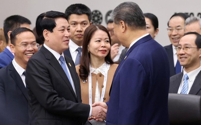 State President meets Chinese leader Xi Jinping in Gyeongju