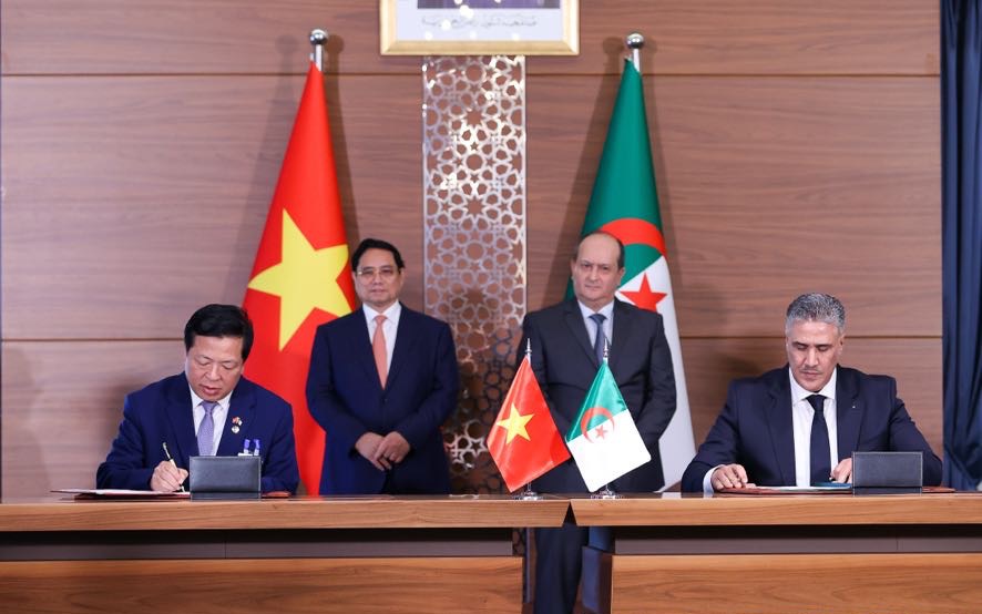 Viet Nam, Algeria sign seven cooperation deals