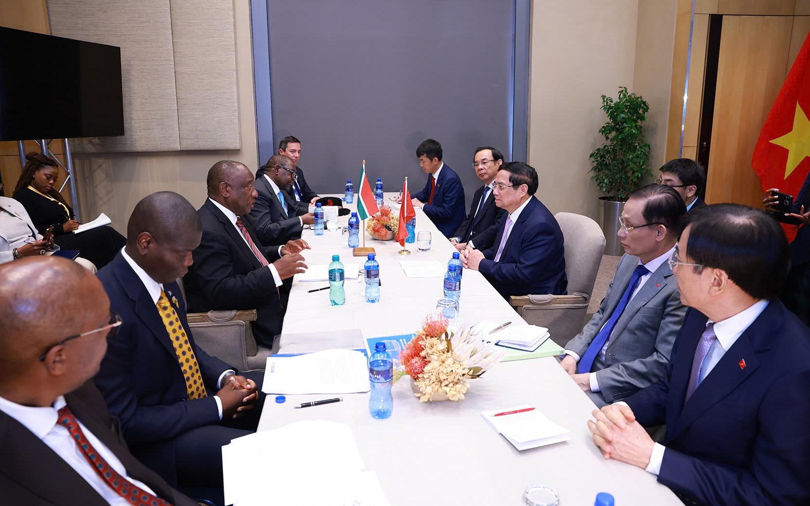 Prime Minister Pham Minh Chinh meets South African President Cyril Ramaphosa