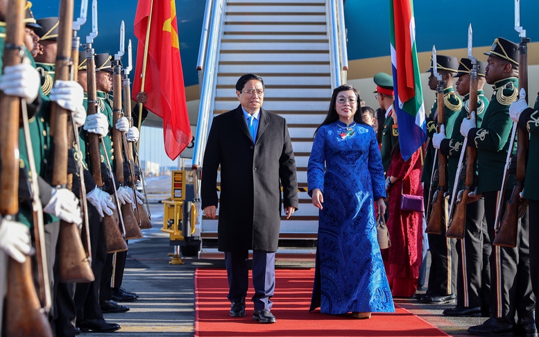 Prime Minister Pham Minh Chinh arrives in South Africa for G20 Summit