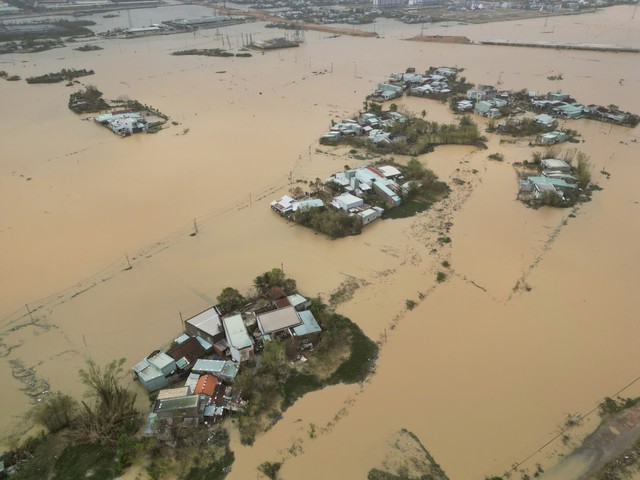 Natural disasters cost Viet Nam US$3.2 bln so far this year- Ảnh 1.