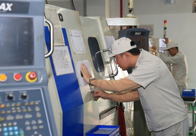 Ha Noi’s socio-economic performance shows strong momentum, resilience - Ảnh 2. Ha Noi’s socio-economic performance shows strong momentum, resilience - Ảnh 2.