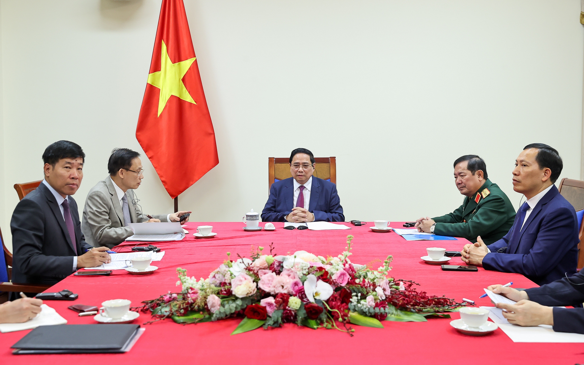 Vietnamese, Malaysian Prime Ministers discuss bilateral ties, regional situation over phone