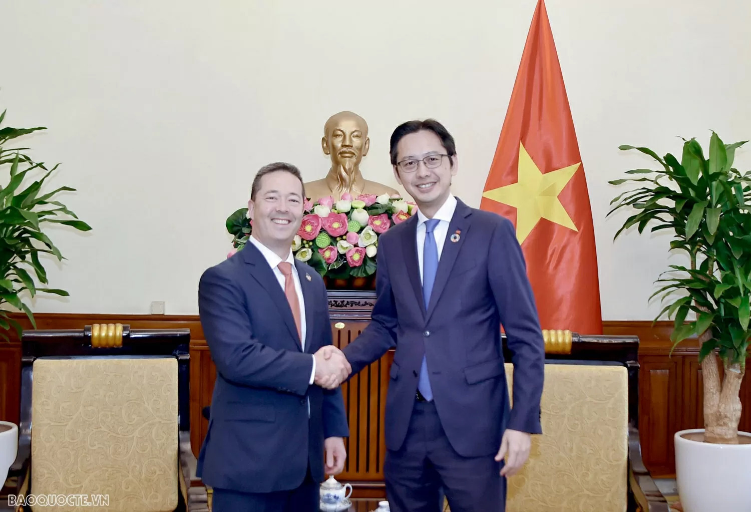 Le vice-ministre des Affaires &eacute;trang&egrave;res rencontre le haut responsable du bureau principal Sean Kotaro O'Neill- ảnh 1.