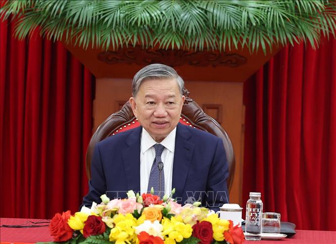 Le président de la CE félicite le Viet Nam pour le 50e anniversaire de la réunification nationale - ảNH 1.