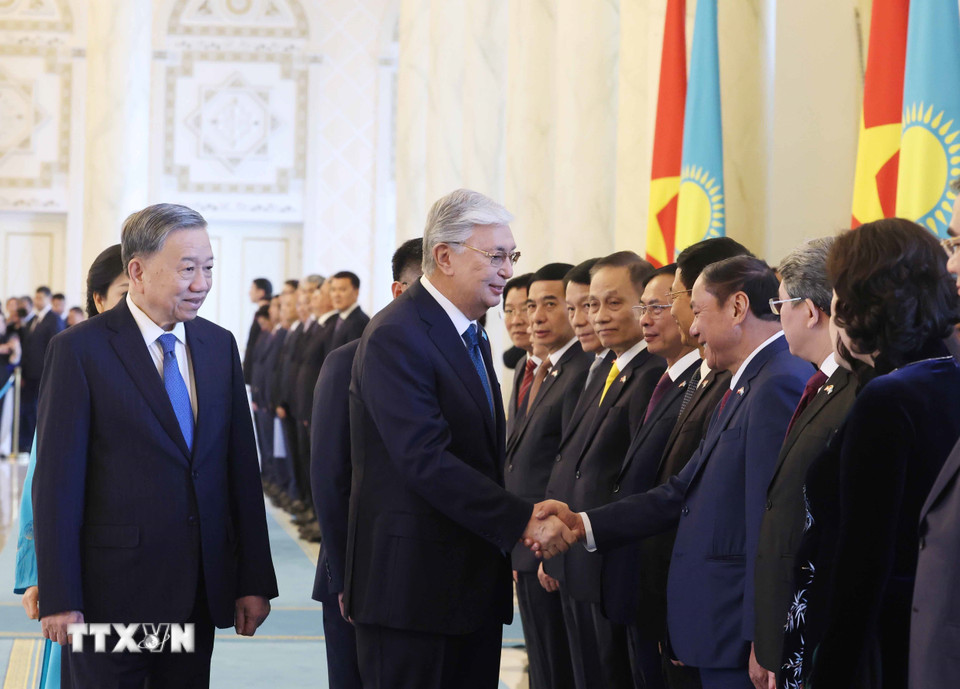 Official welcome ceremony for top Vietnamese leader To Lam in Kazakhstan- Ảnh 3. Official welcome ceremony for top Vietnamese leader To Lam in Kazakhstan- Ảnh 3.