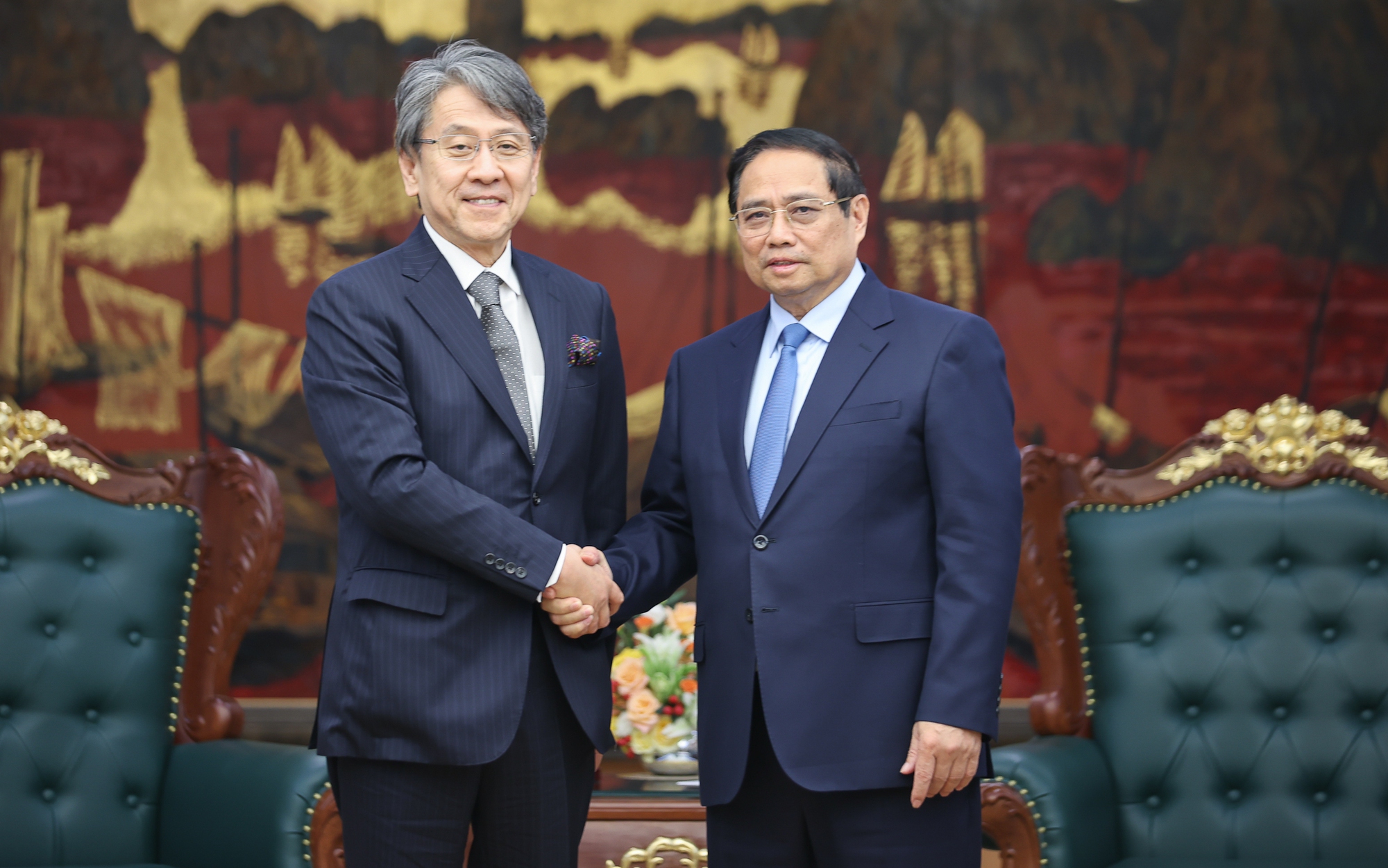 Prime Minister Pham Minh Chinh receives JBIC Chairman Maeda Tadashi