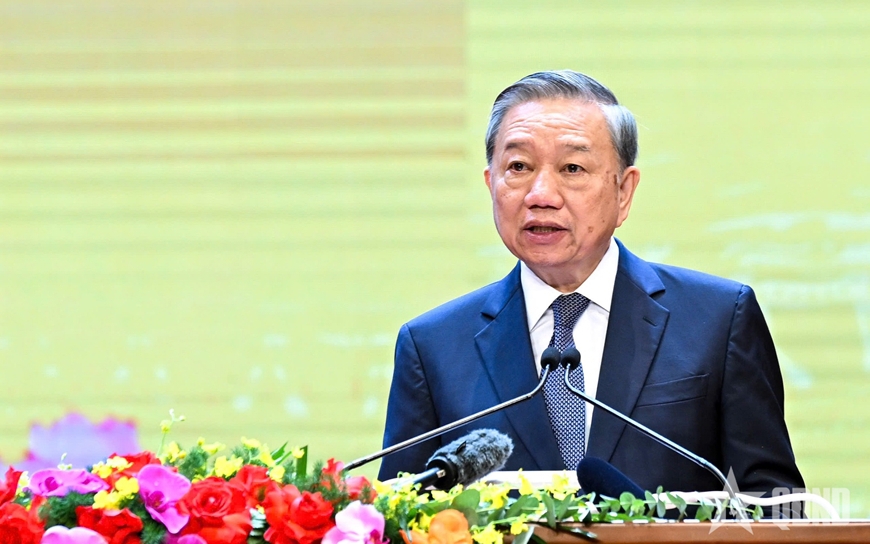 General Secretary To Lam honors fallen heroes, revolution contributors