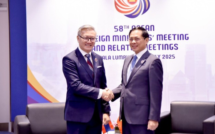 Deputy PM Bui Thanh Son meets with Thai, Lao, Cambodian Foreign Ministers on AMM-58 sidelines
