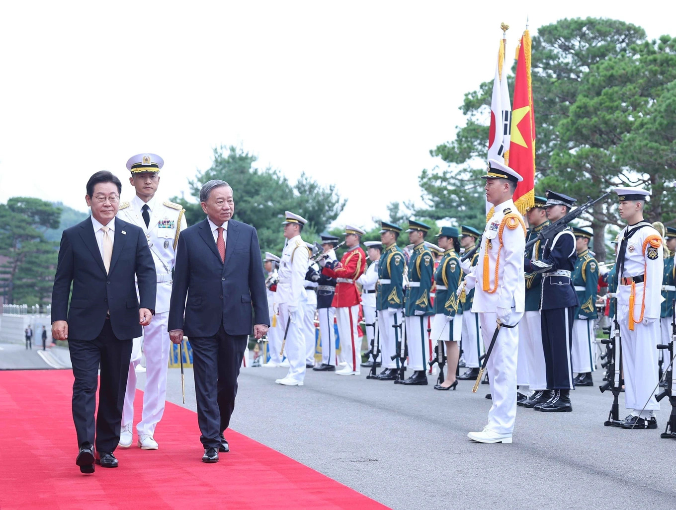 South Korean President hosts official welcome ceremony for General Secretary To Lam- Ảnh 3. South Korean President hosts official welcome ceremony for General Secretary To Lam- Ảnh 3.