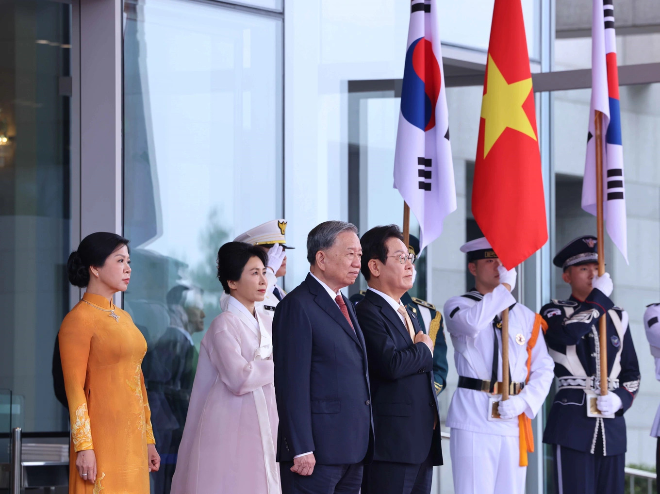South Korean President hosts official welcome ceremony for General Secretary To Lam- Ảnh 2. South Korean President hosts official welcome ceremony for General Secretary To Lam- Ảnh 2.